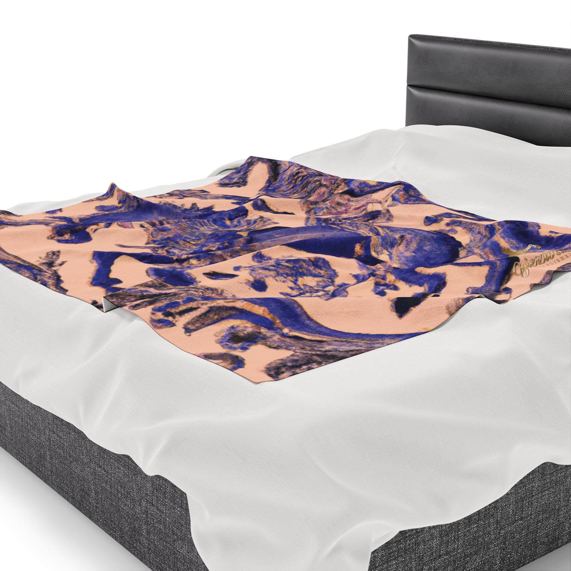 The Plush Horse Blanket - GIEZWA PIERRE