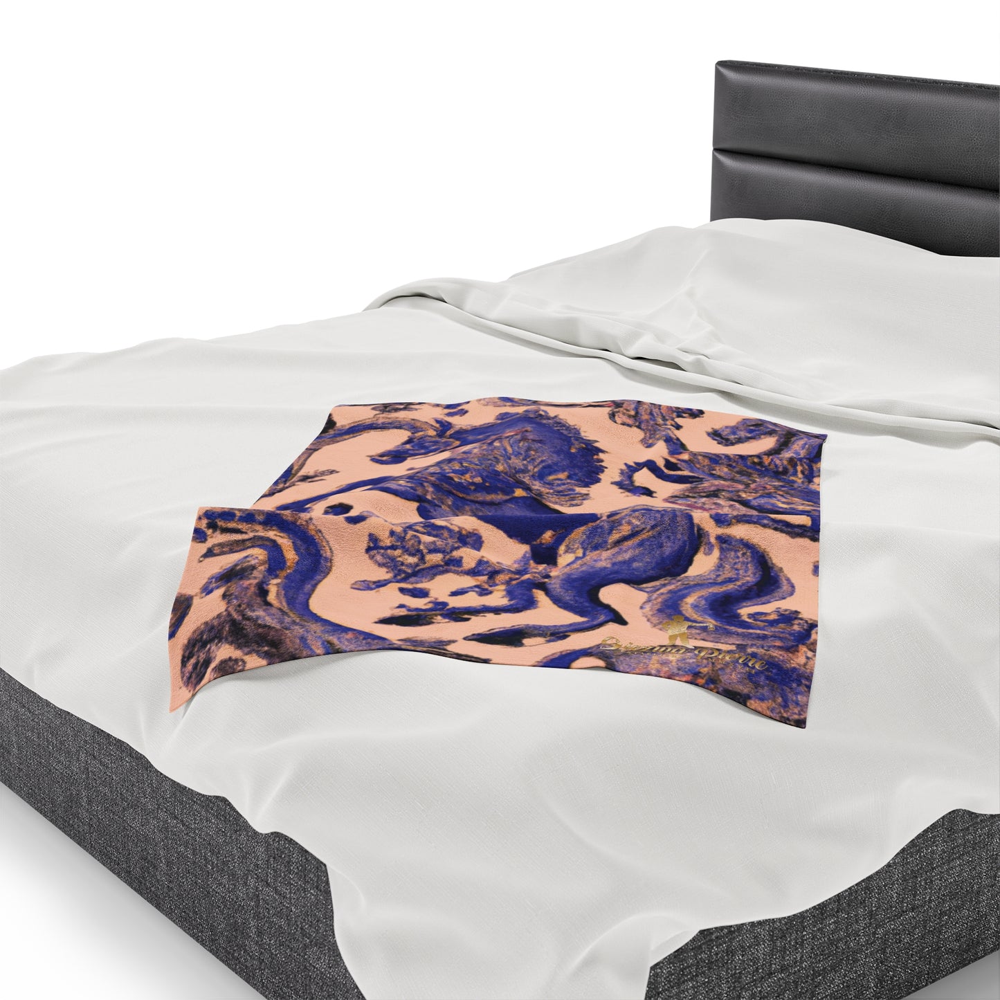 The Plush Horse Blanket - GIEZWA PIERRE